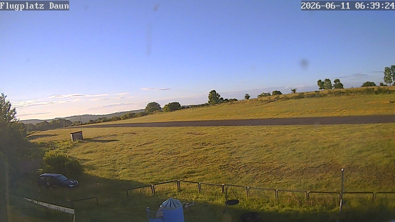 Archived image Webcam Airfield Daun Senheld