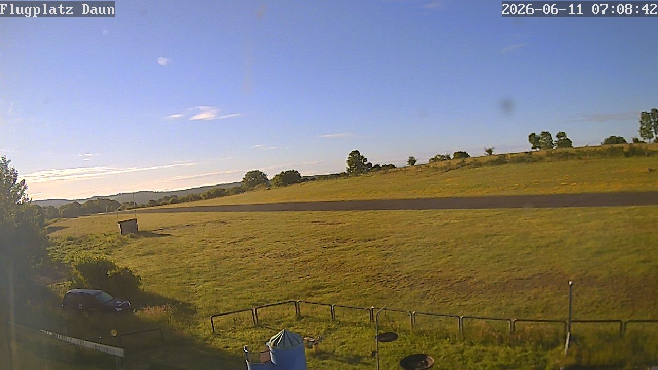 Archived image Webcam Airfield Daun Senheld