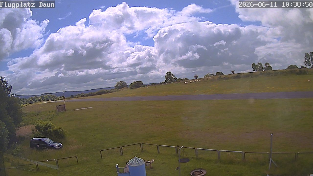 Archived image Webcam Airfield Daun Senheld