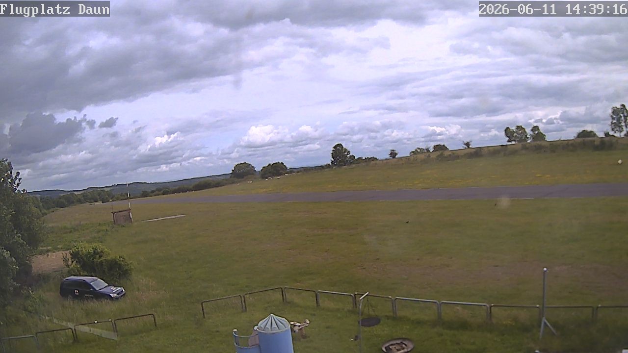 Archived image Webcam Airfield Daun Senheld