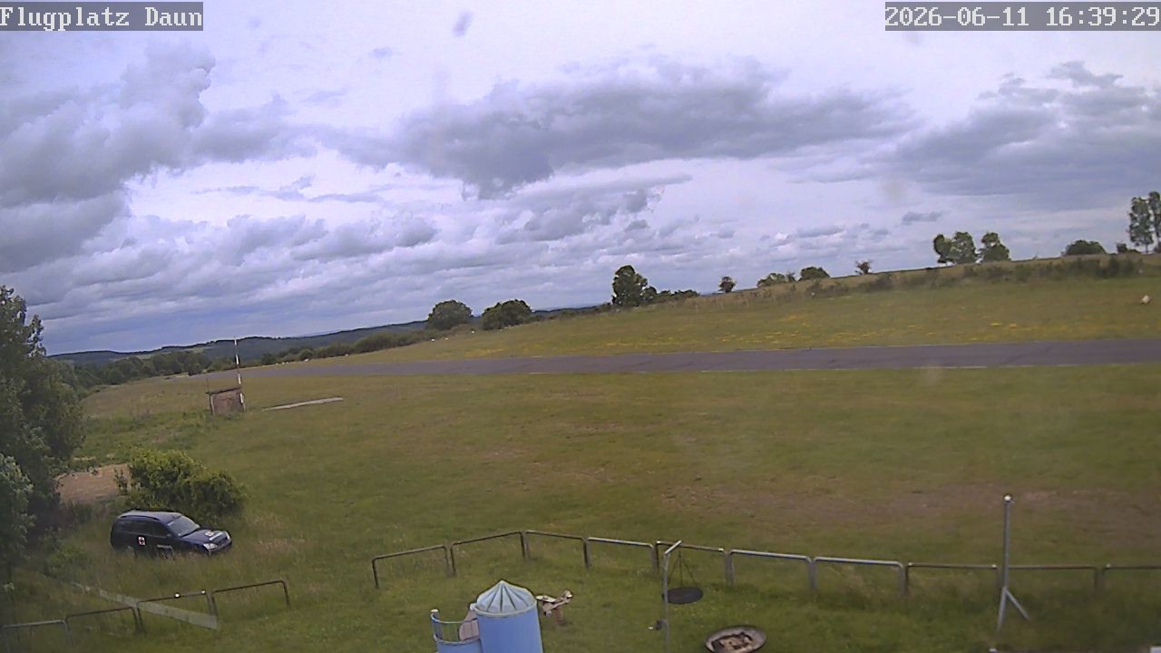 Archived image Webcam Airfield Daun Senheld