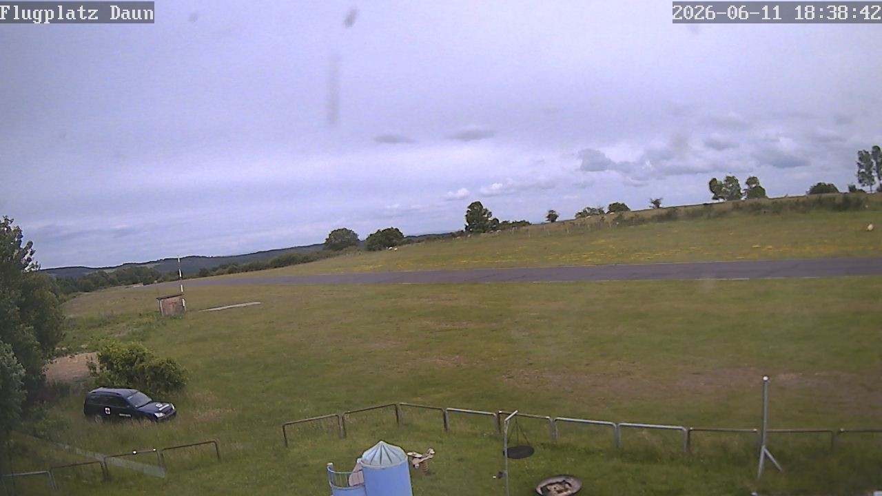 Archived image Webcam Airfield Daun Senheld