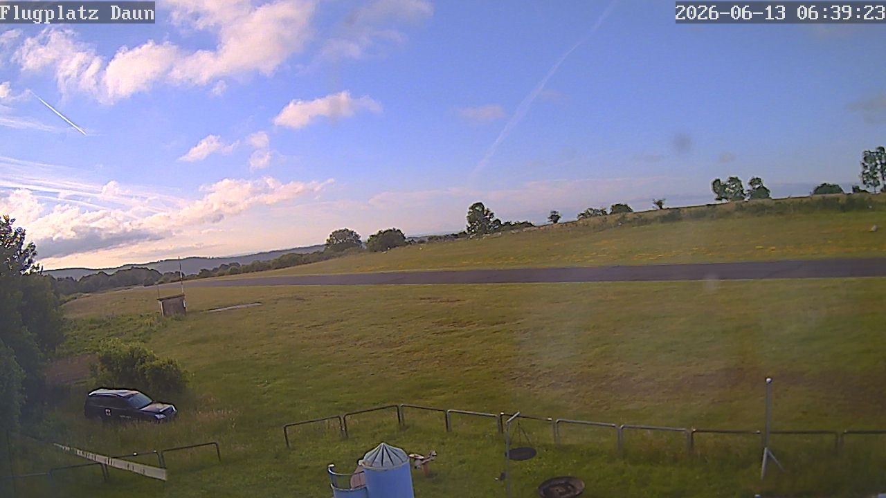 Archived image Webcam Airfield Daun Senheld