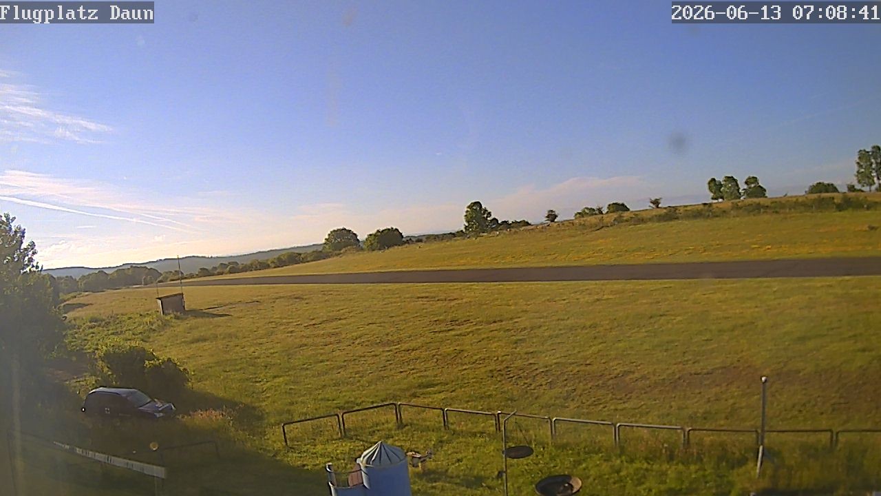 Archived image Webcam Airfield Daun Senheld