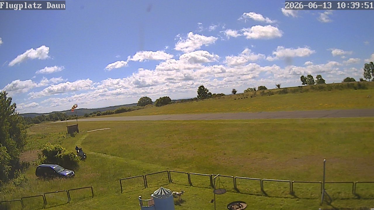 Archived image Webcam Airfield Daun Senheld