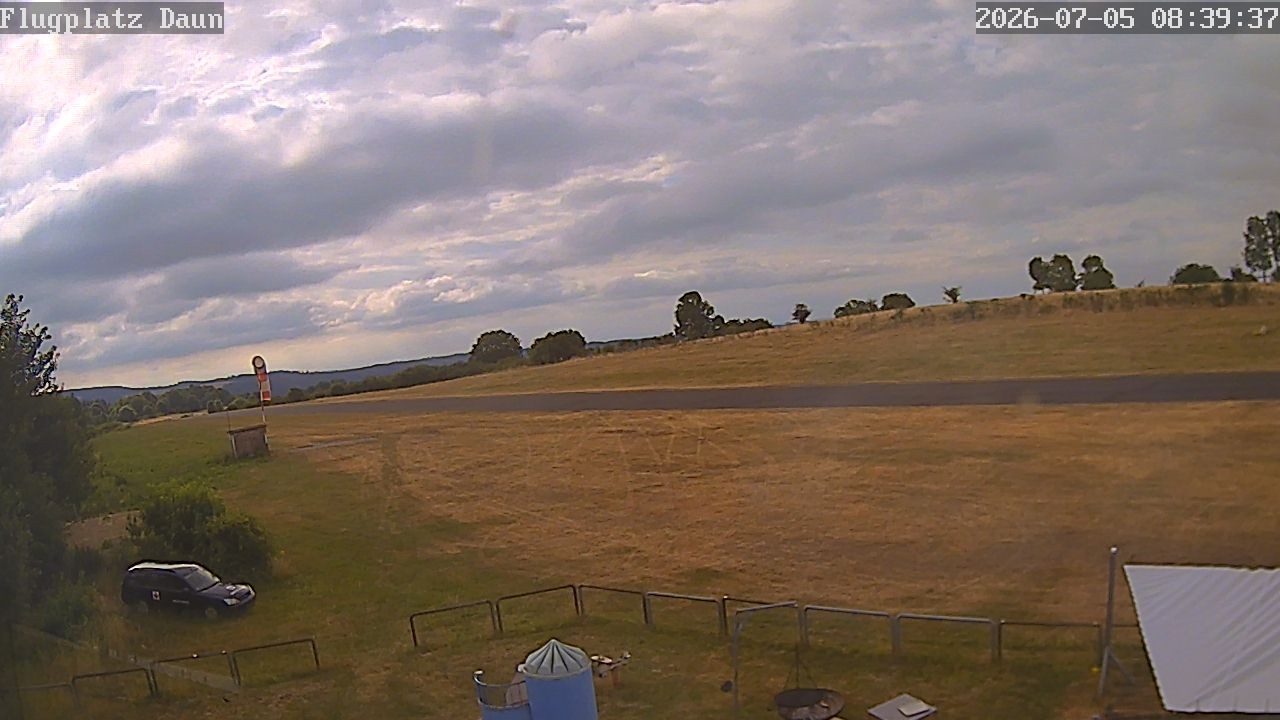 Archived image Webcam Airfield Daun Senheld