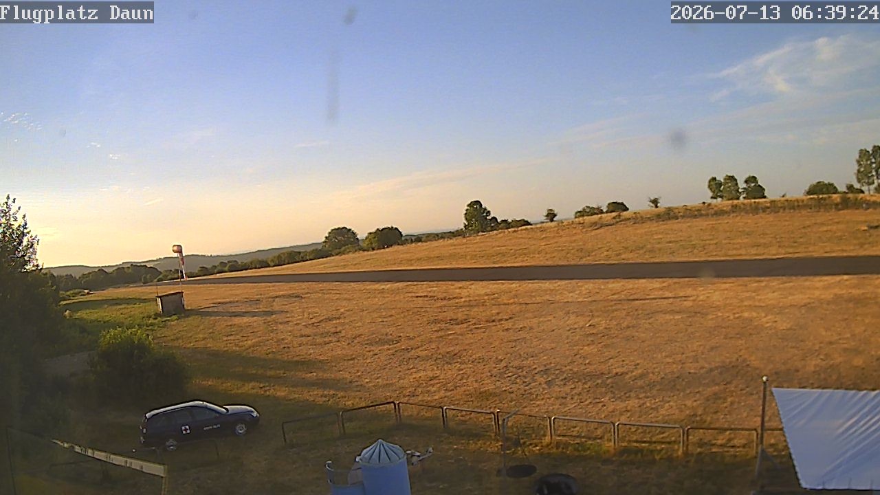 Archived image Webcam Airfield Daun Senheld