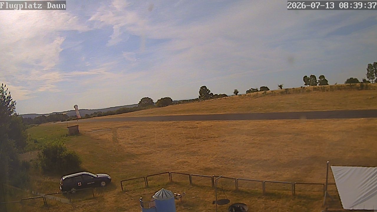 Archived image Webcam Airfield Daun Senheld