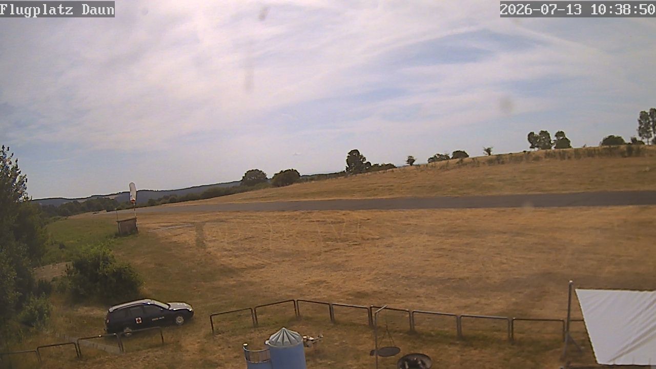 Archived image Webcam Airfield Daun Senheld