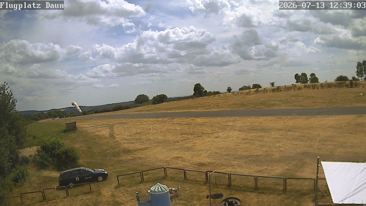 Archived image Webcam Airfield Daun Senheld