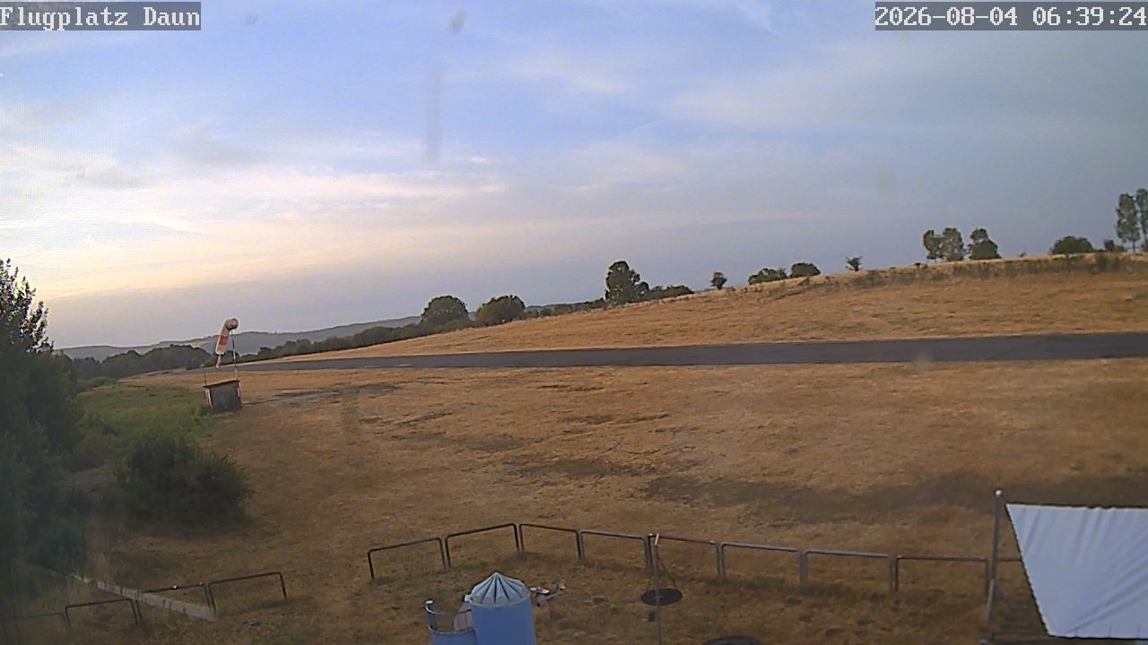 Archived image Webcam Airfield Daun Senheld