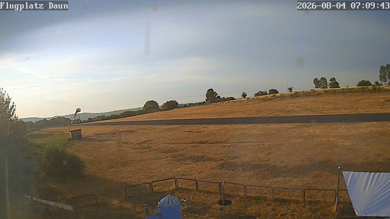 Archived image Webcam Airfield Daun Senheld