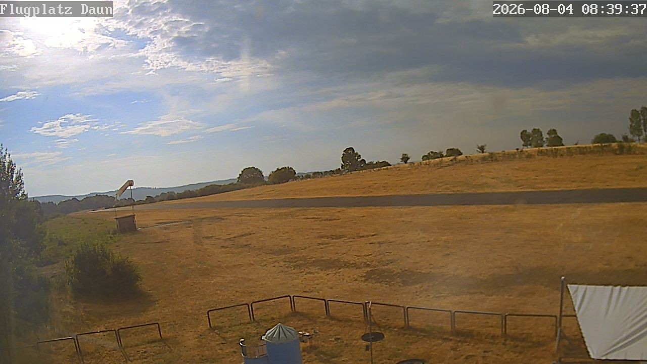 Archived image Webcam Airfield Daun Senheld
