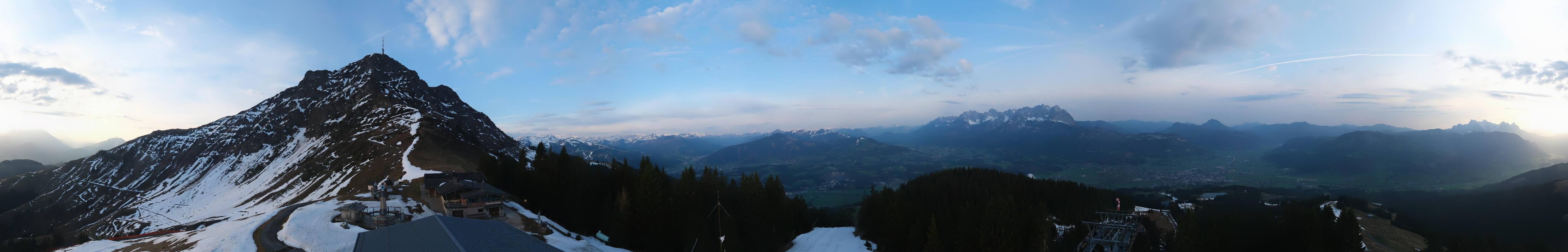 Archiv Foto Webcam St. Johann/Tirol: Blick von der Bergstation Harschbichl