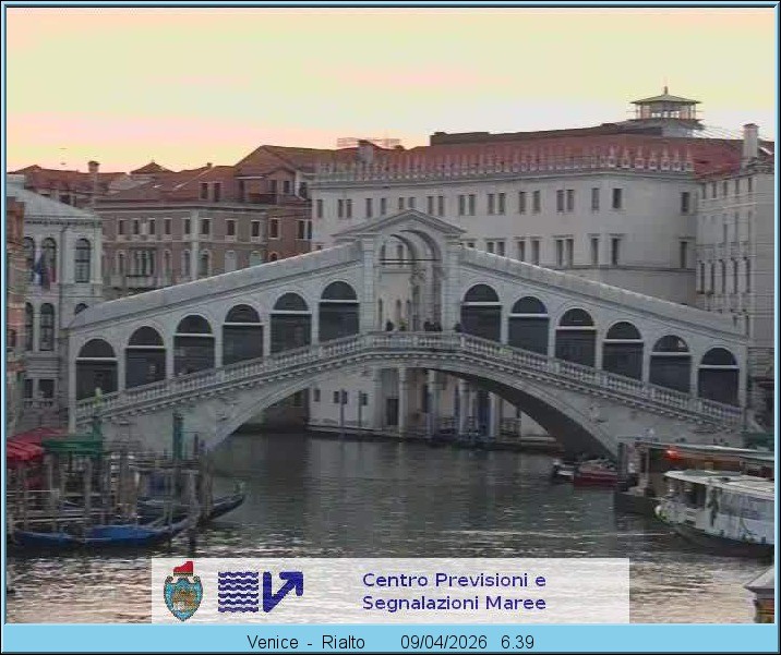 Archived image Webcam Rialto Bridge in Venice