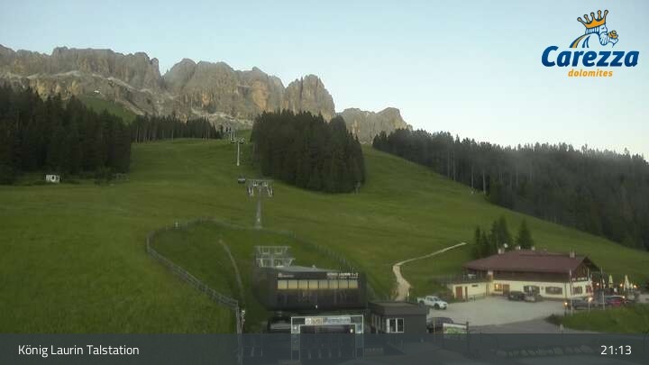Archived image Webcam Welschnofen: View chair Lift King Laurin