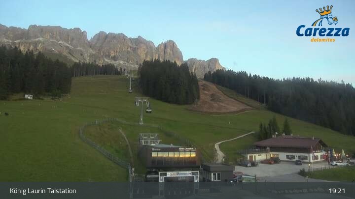 Archived image Webcam Welschnofen: View chair Lift King Laurin