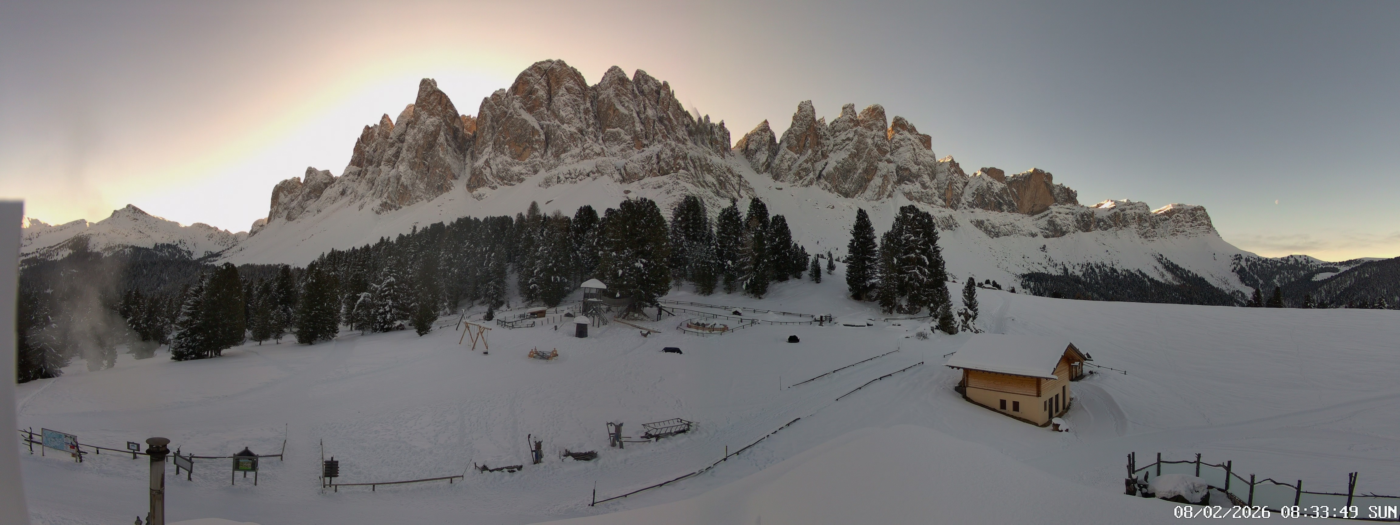 Archived image Webcam Mountain Hut Geisleralm - View to Geislerspitzen