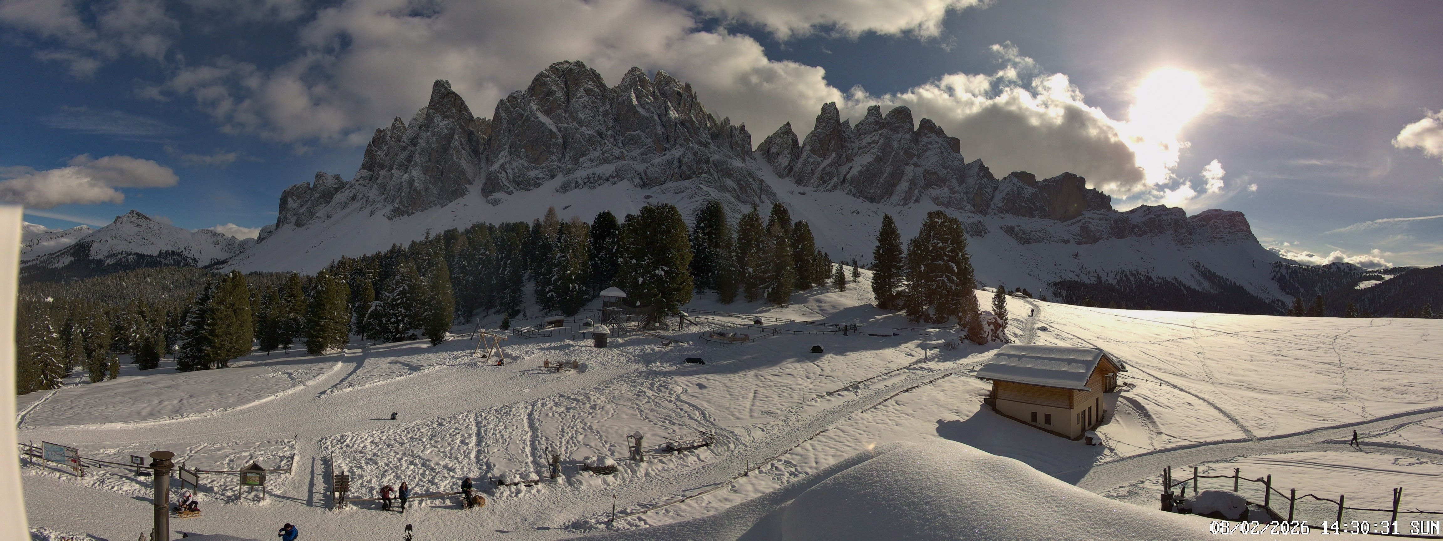 Archived image Webcam Mountain Hut Geisleralm - View to Geislerspitzen