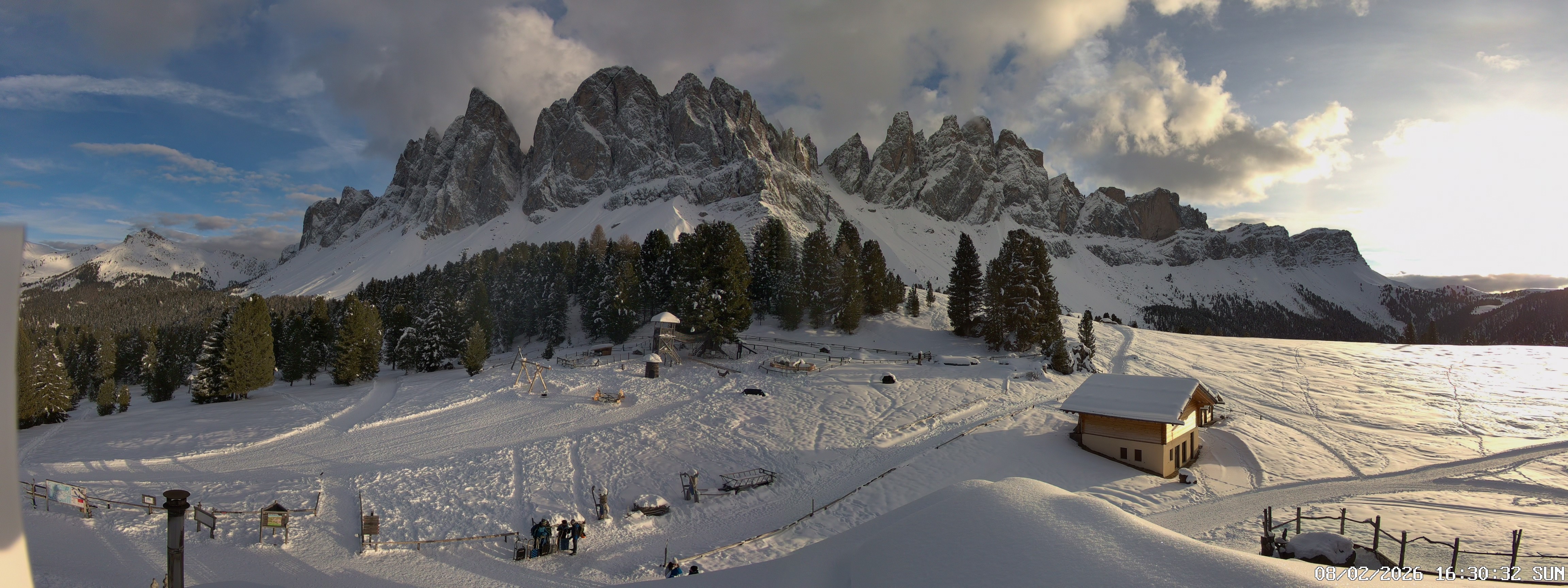 Archived image Webcam Mountain Hut Geisleralm - View to Geislerspitzen