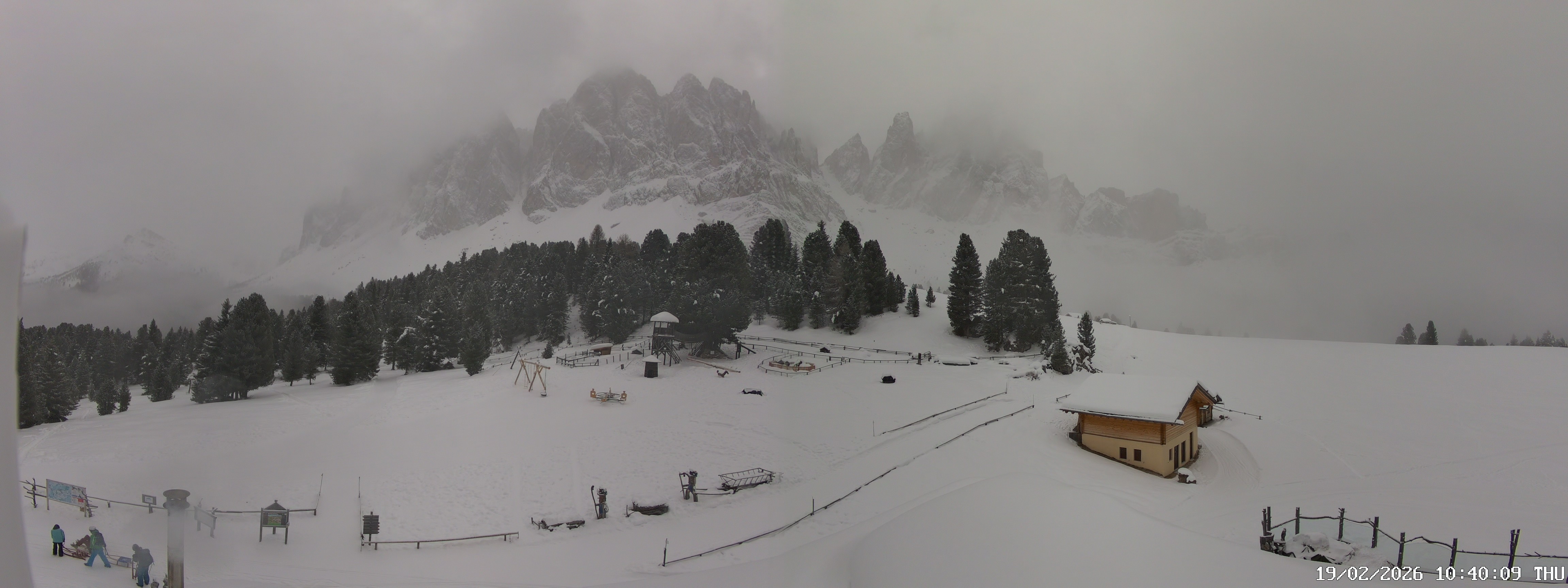Archived image Webcam Mountain Hut Geisleralm - View to Geislerspitzen