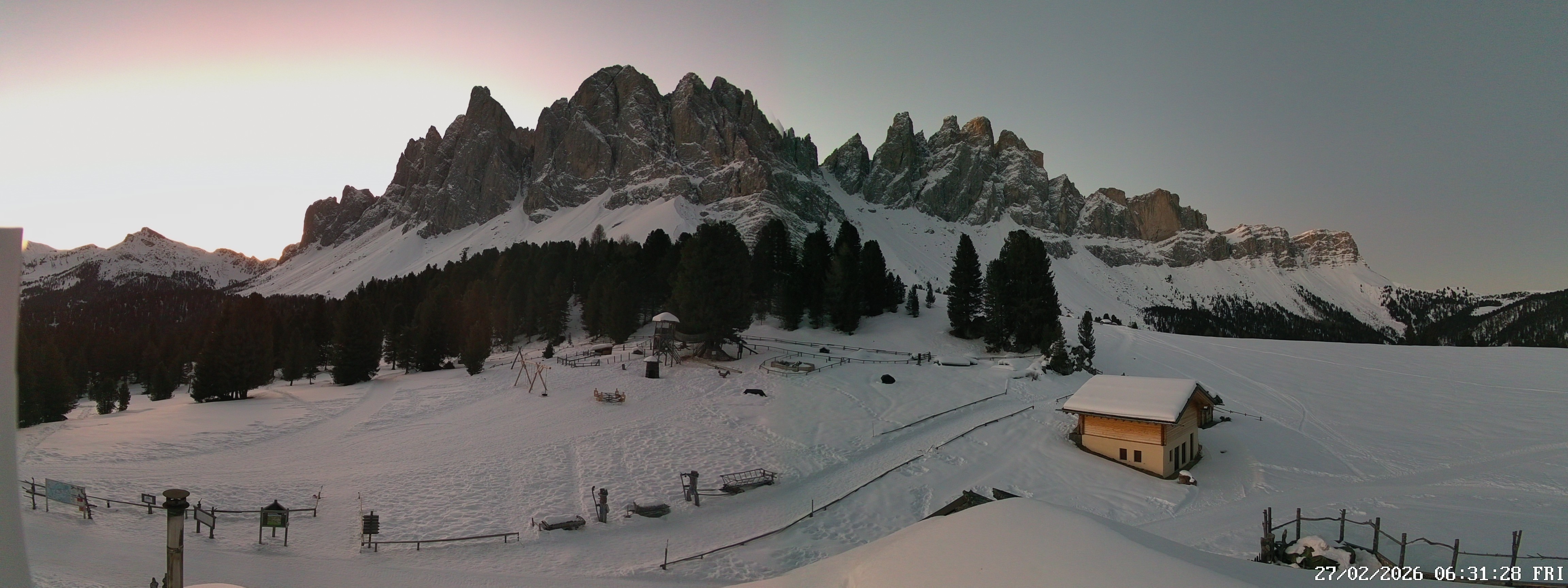 Archived image Webcam Mountain Hut Geisleralm - View to Geislerspitzen