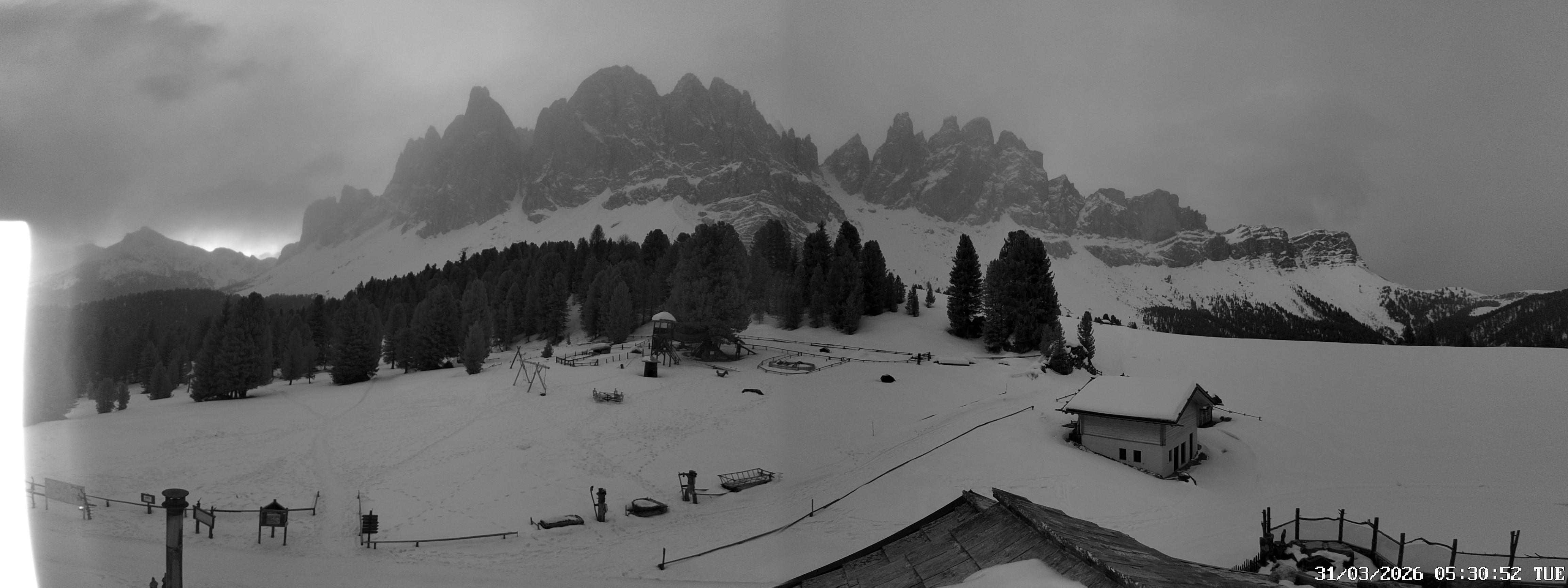 Archived image Webcam Mountain Hut Geisleralm - View to Geislerspitzen