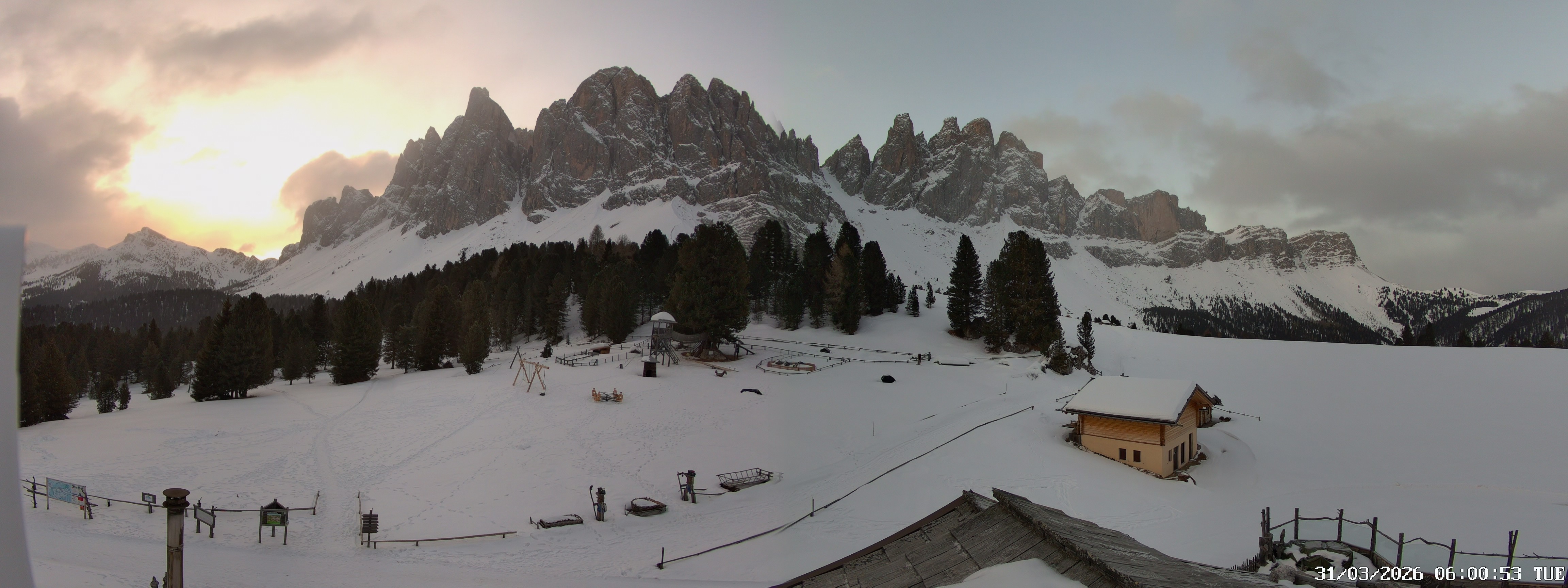 Archived image Webcam Mountain Hut Geisleralm - View to Geislerspitzen