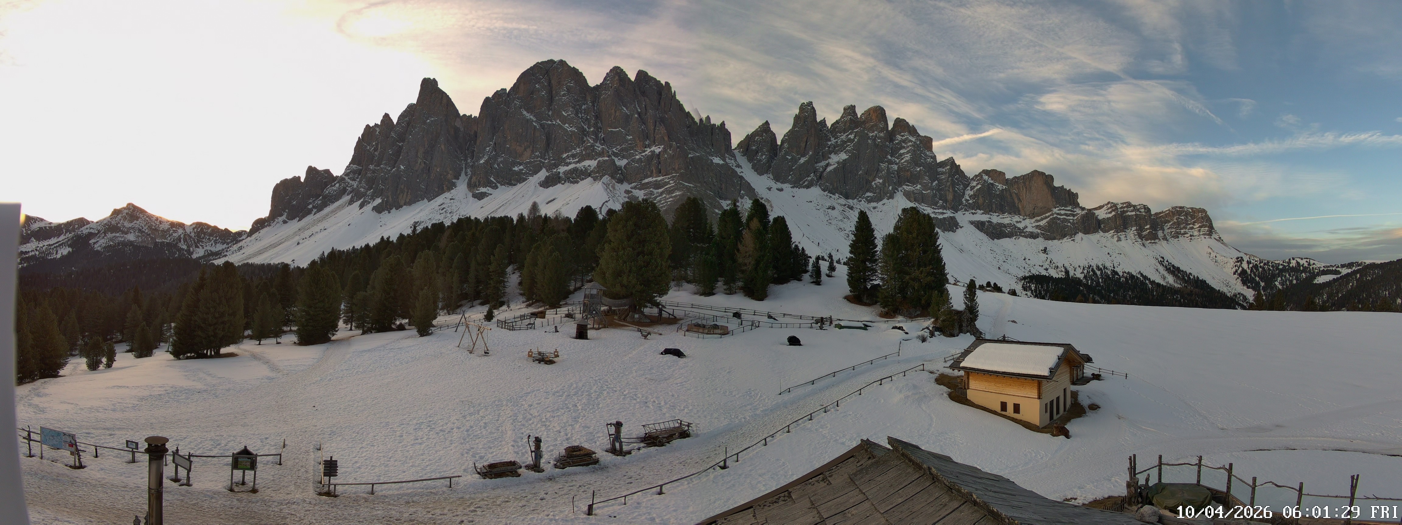 Archived image Webcam Mountain Hut Geisleralm - View to Geislerspitzen