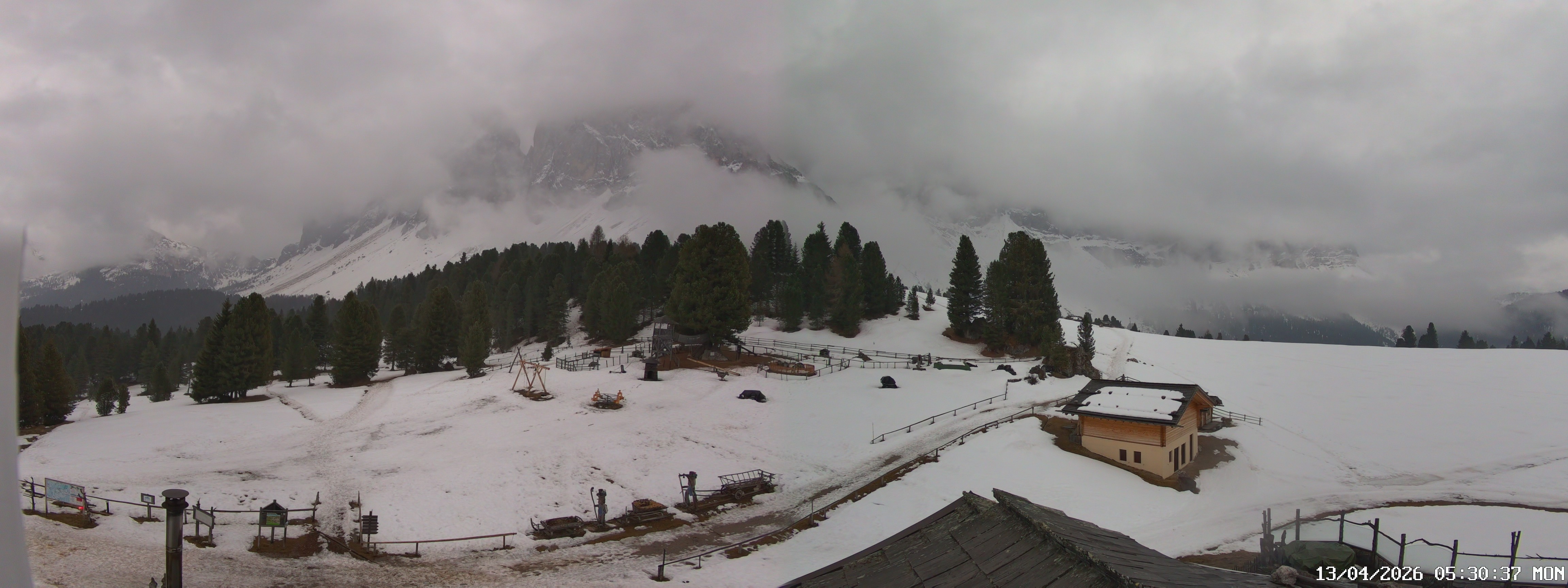 Archived image Webcam Mountain Hut Geisleralm - View to Geislerspitzen