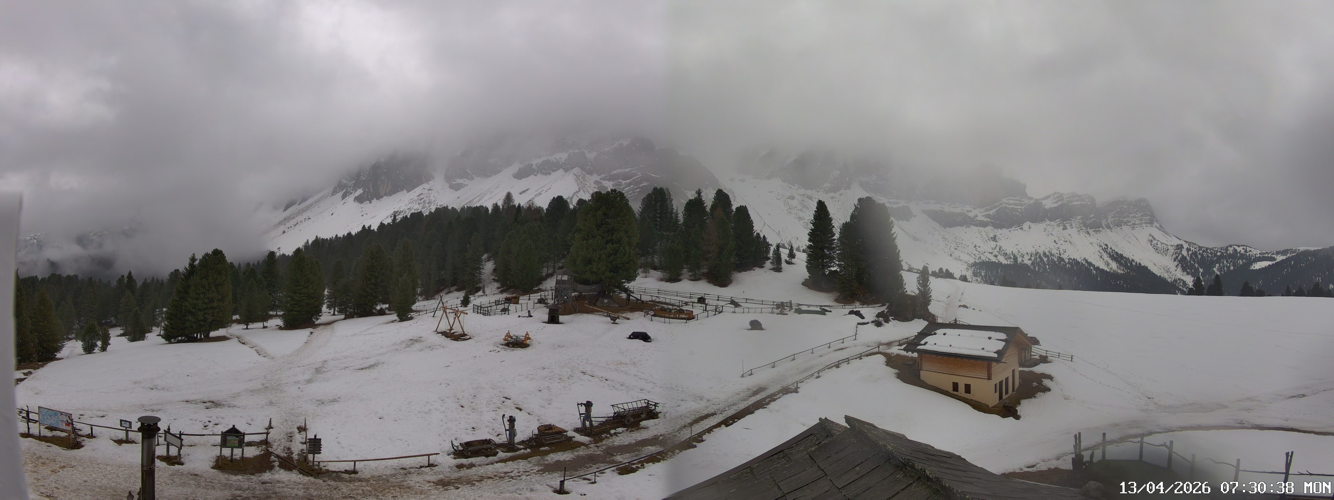 Archived image Webcam Mountain Hut Geisleralm - View to Geislerspitzen