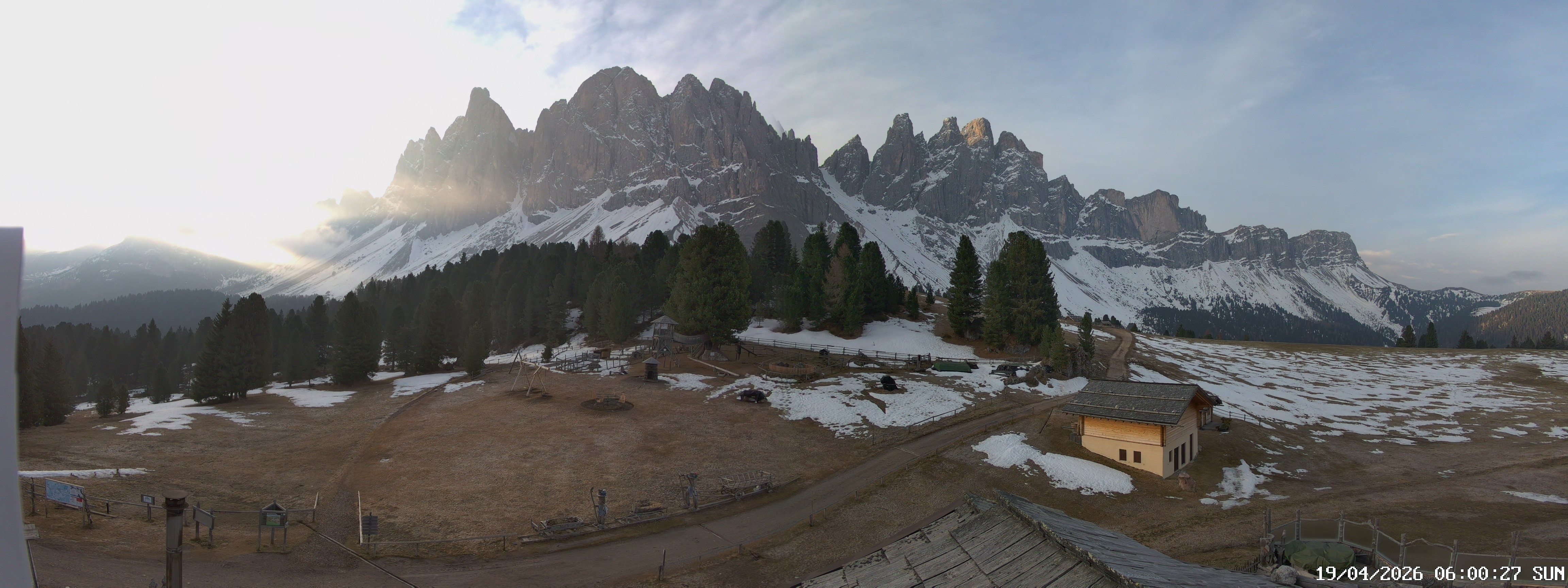 Archived image Webcam Mountain Hut Geisleralm - View to Geislerspitzen