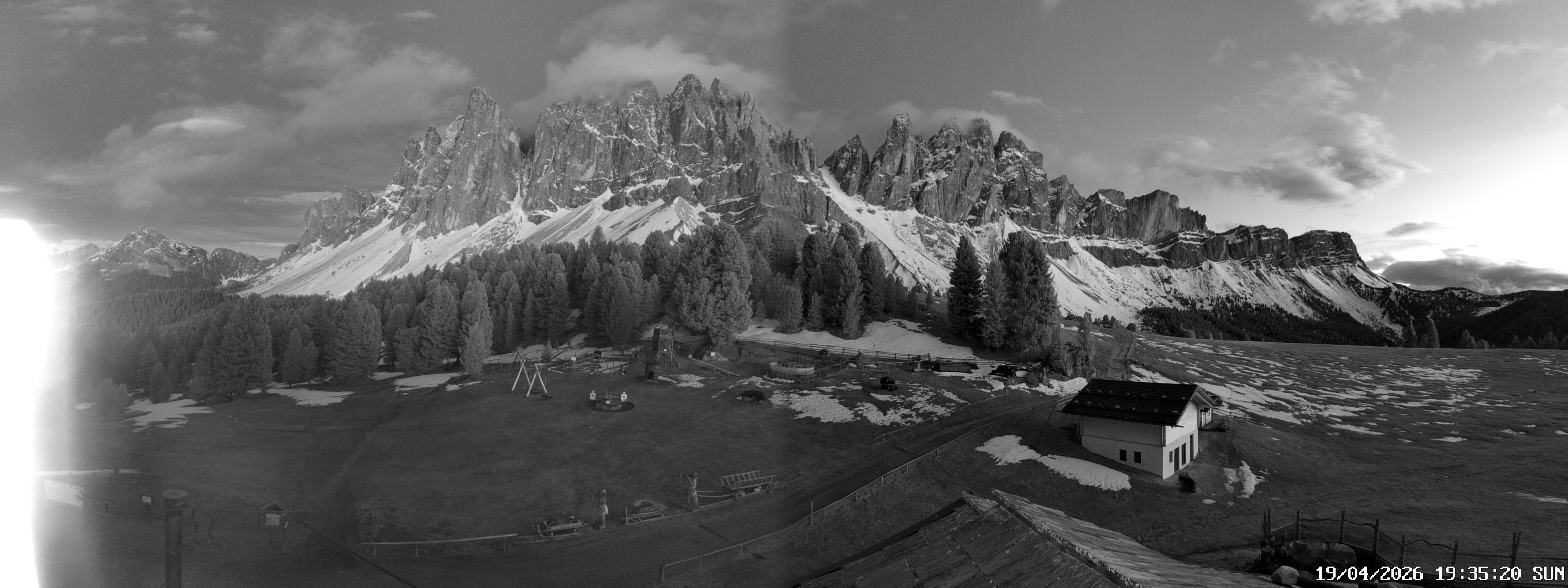 Archived image Webcam Mountain Hut Geisleralm - View to Geislerspitzen