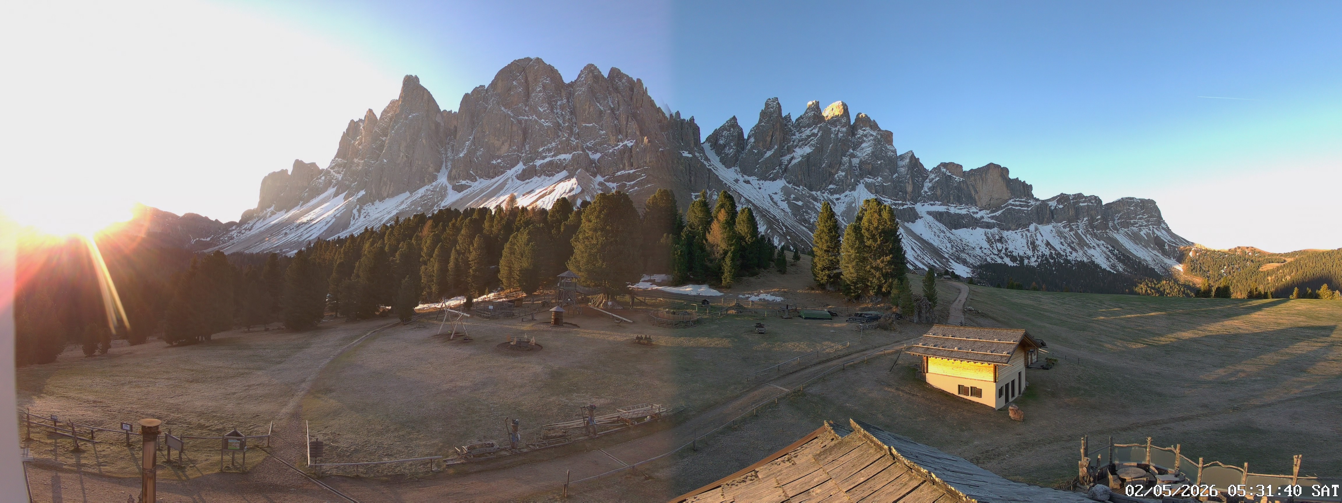 Archived image Webcam Mountain Hut Geisleralm - View to Geislerspitzen