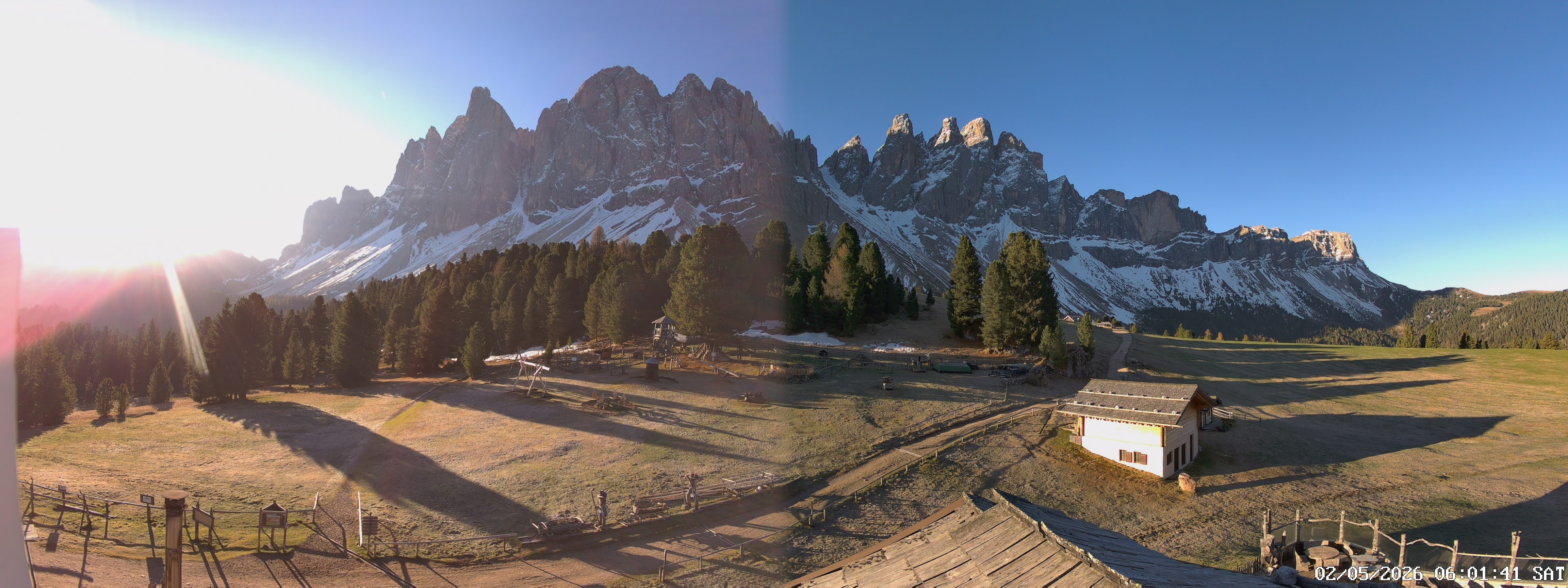 Archived image Webcam Mountain Hut Geisleralm - View to Geislerspitzen