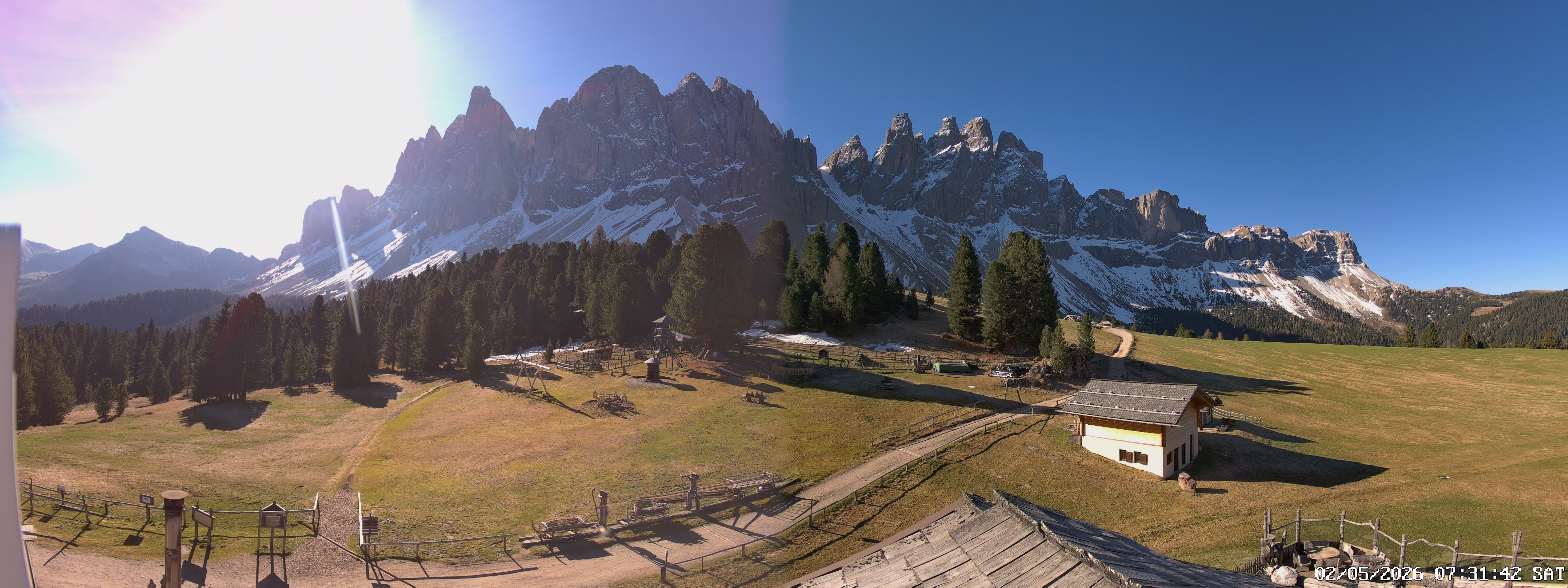Archived image Webcam Mountain Hut Geisleralm - View to Geislerspitzen