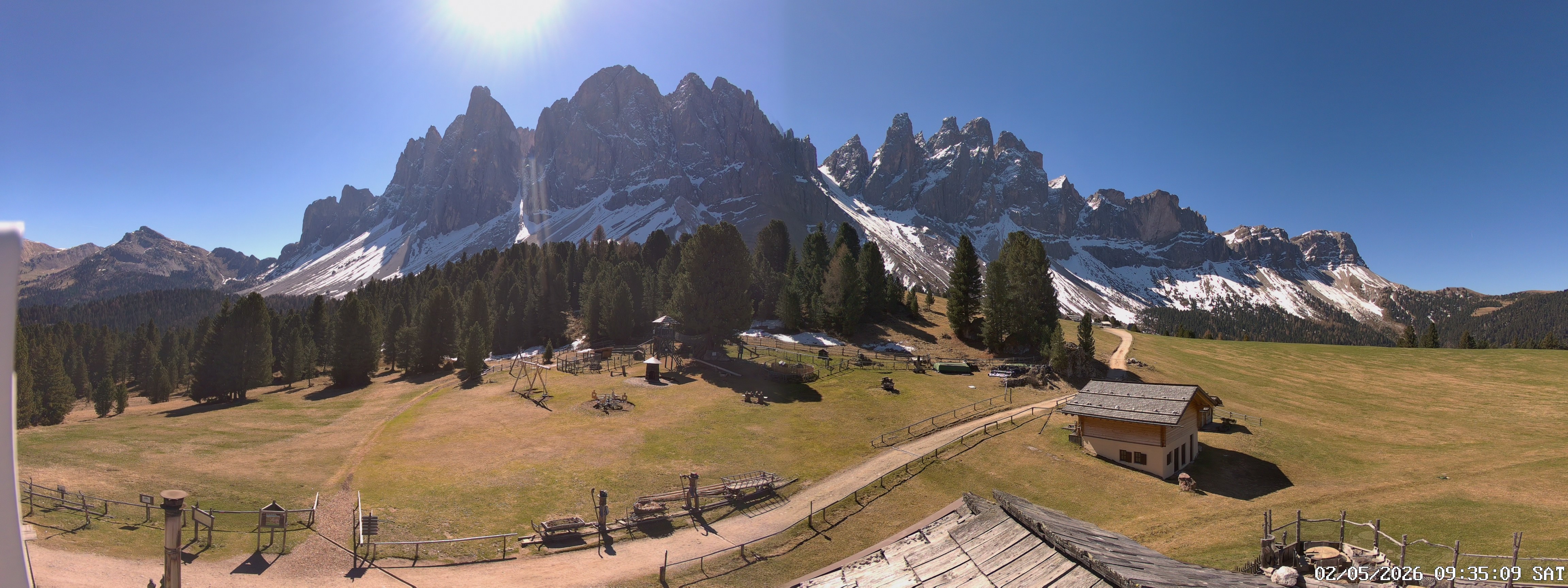 Archived image Webcam Mountain Hut Geisleralm - View to Geislerspitzen