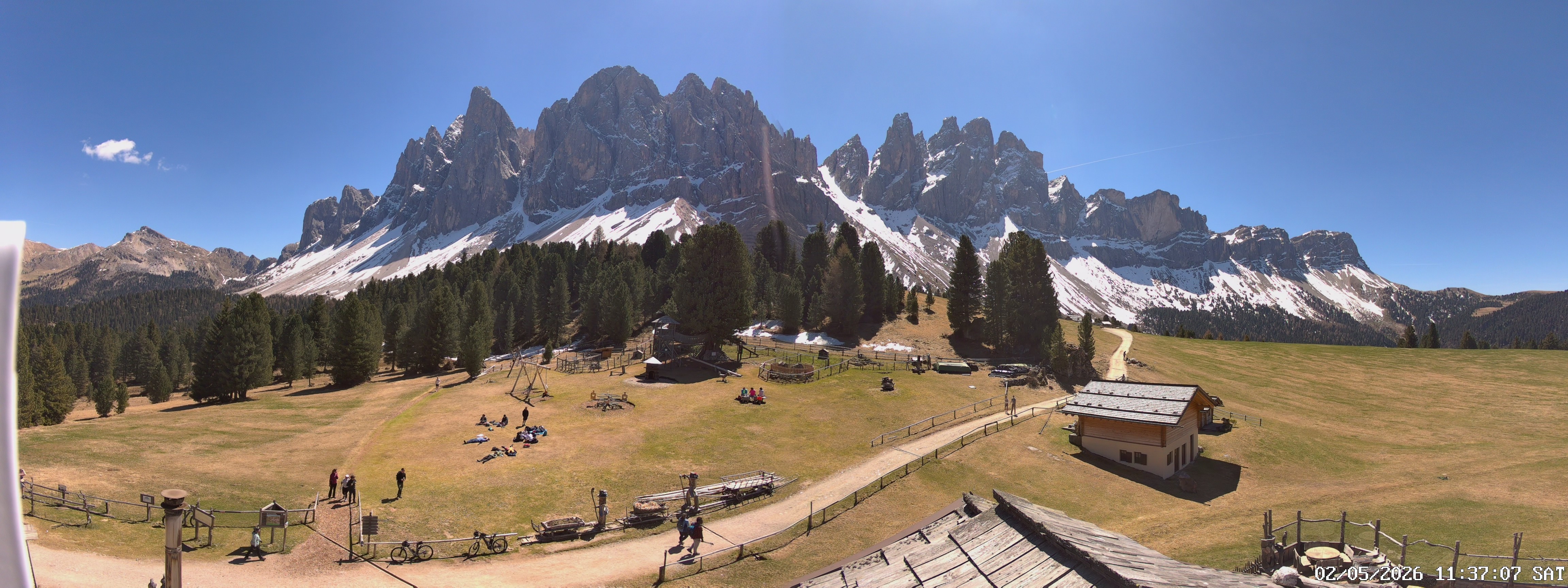 Archived image Webcam Mountain Hut Geisleralm - View to Geislerspitzen