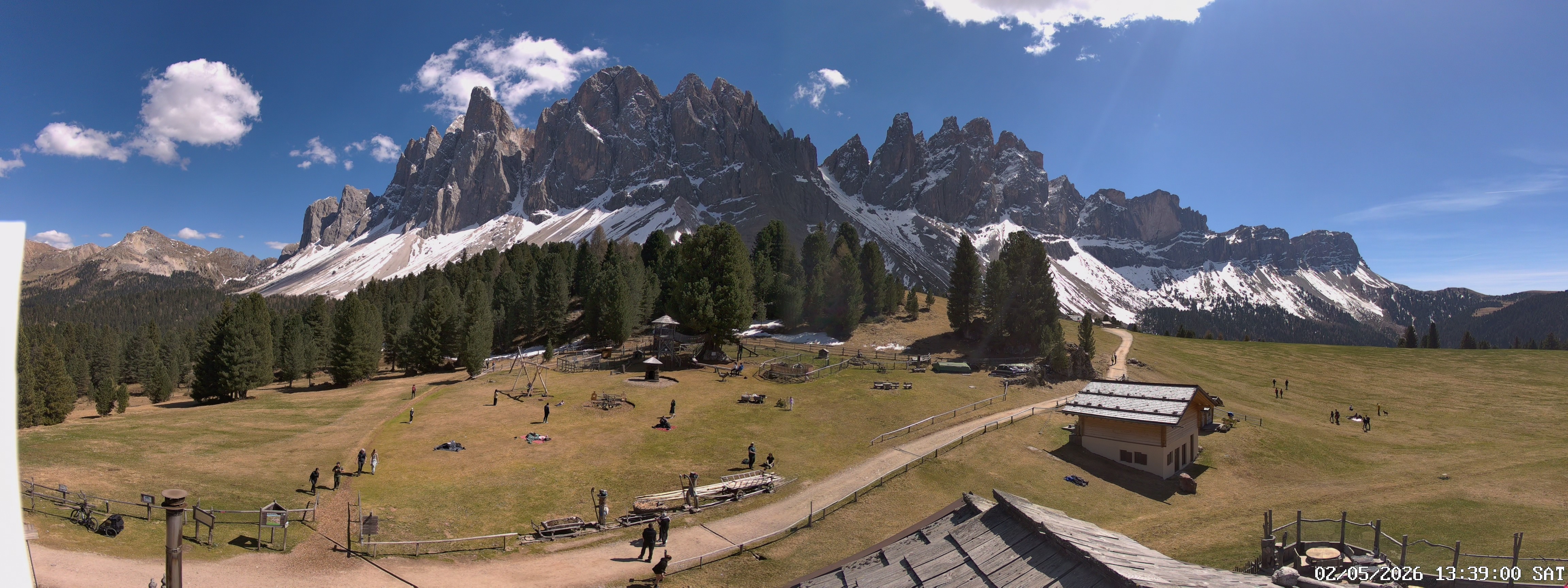 Archived image Webcam Mountain Hut Geisleralm - View to Geislerspitzen