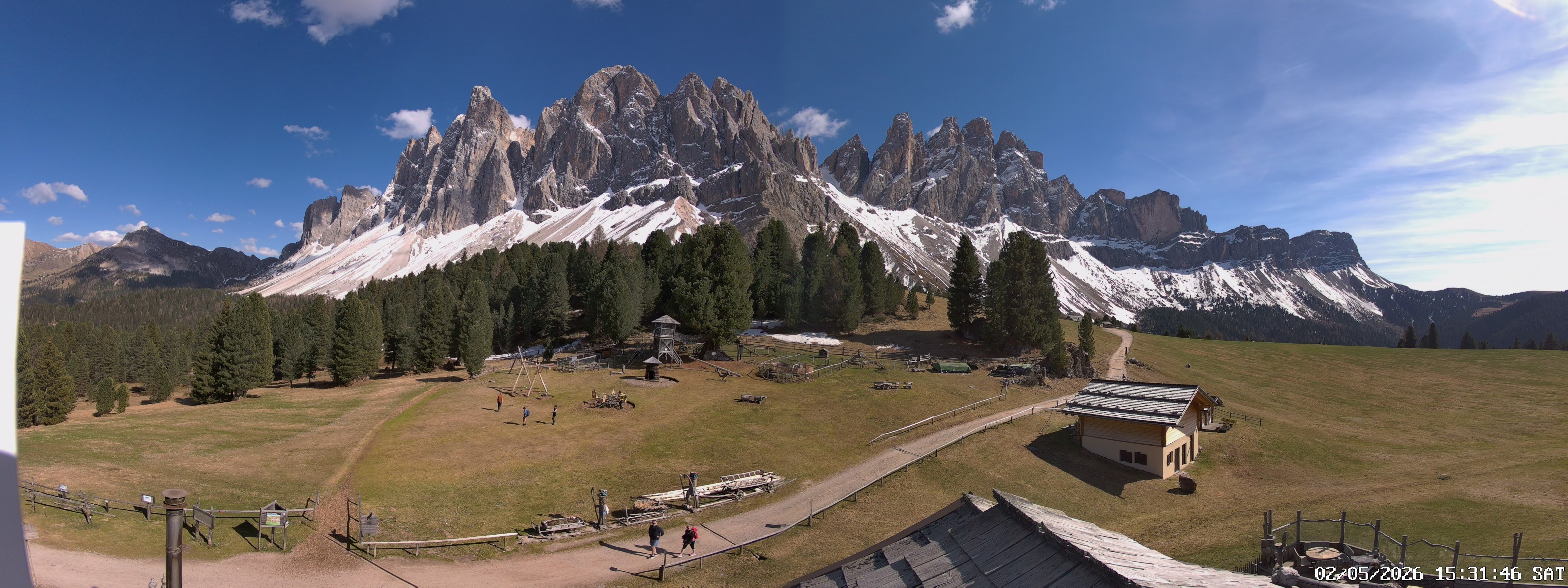 Archived image Webcam Mountain Hut Geisleralm - View to Geislerspitzen