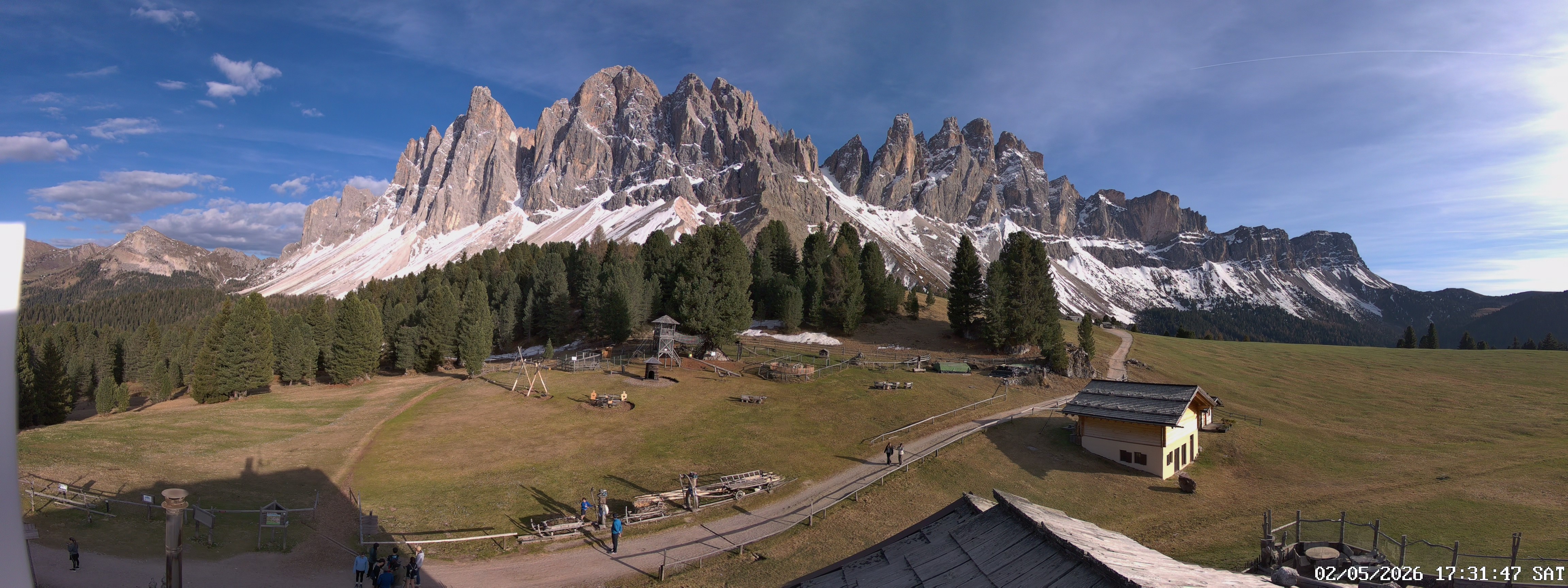 Archived image Webcam Mountain Hut Geisleralm - View to Geislerspitzen