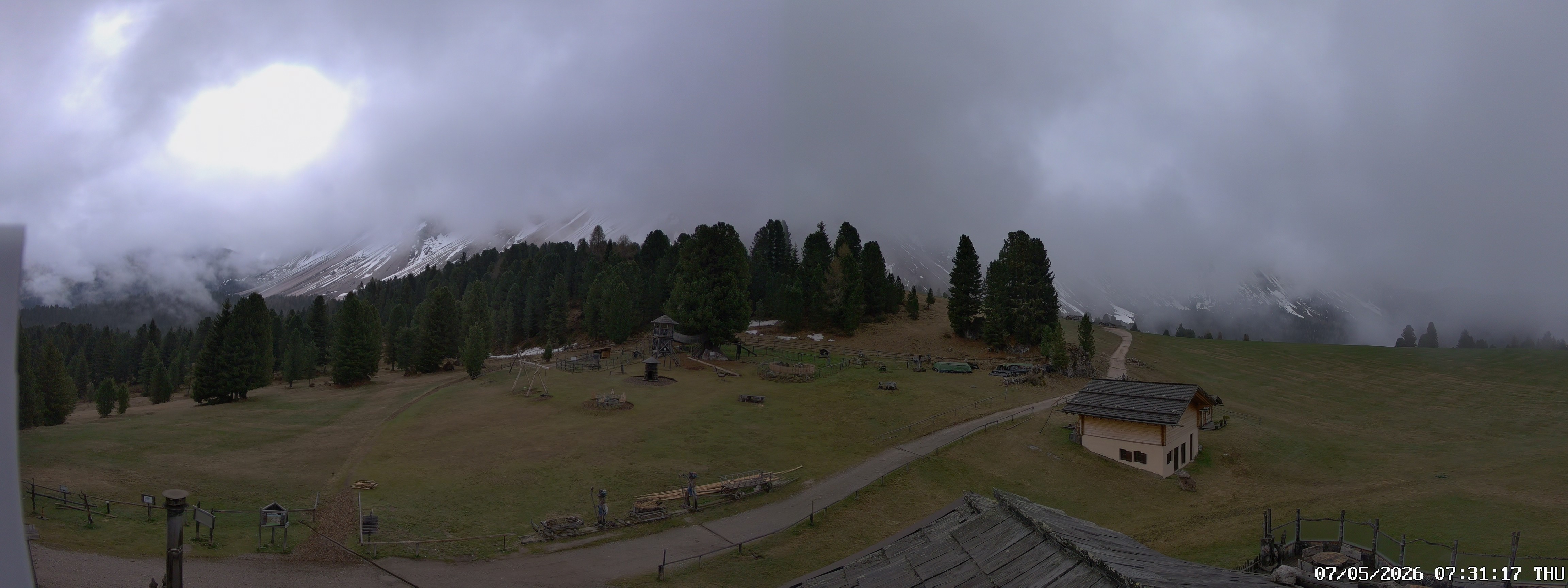 Archived image Webcam Mountain Hut Geisleralm - View to Geislerspitzen