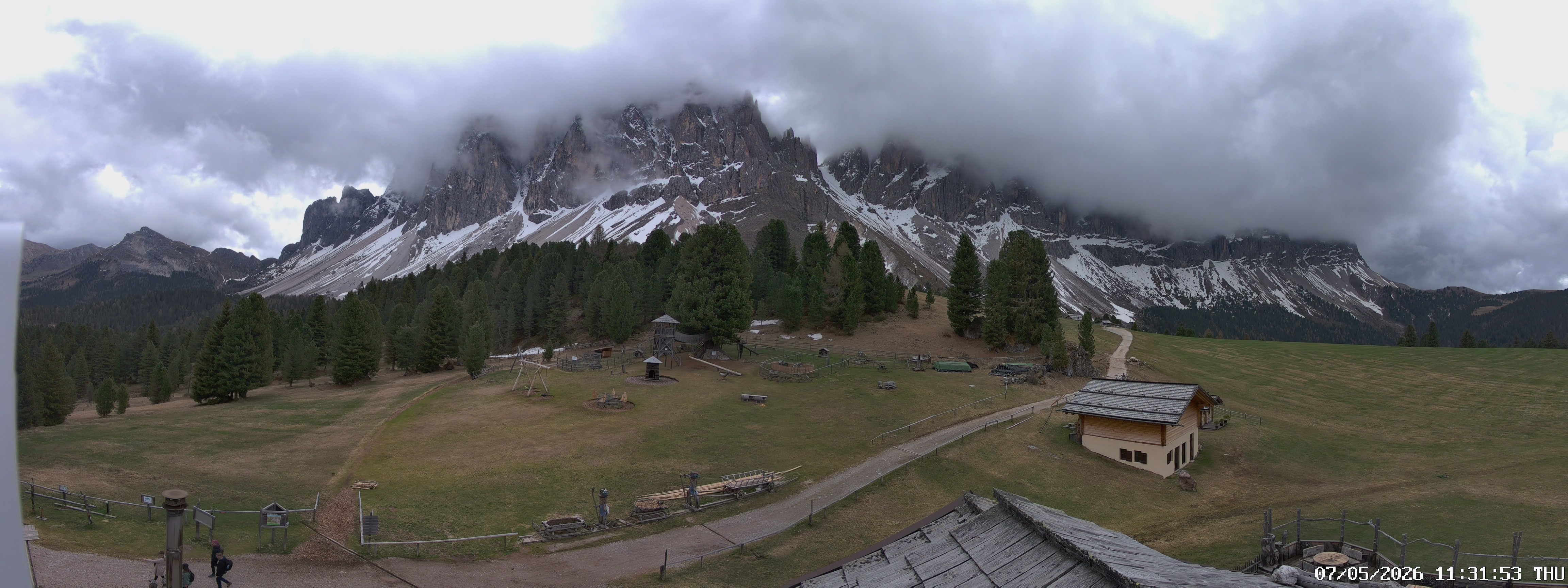 Archived image Webcam Mountain Hut Geisleralm - View to Geislerspitzen