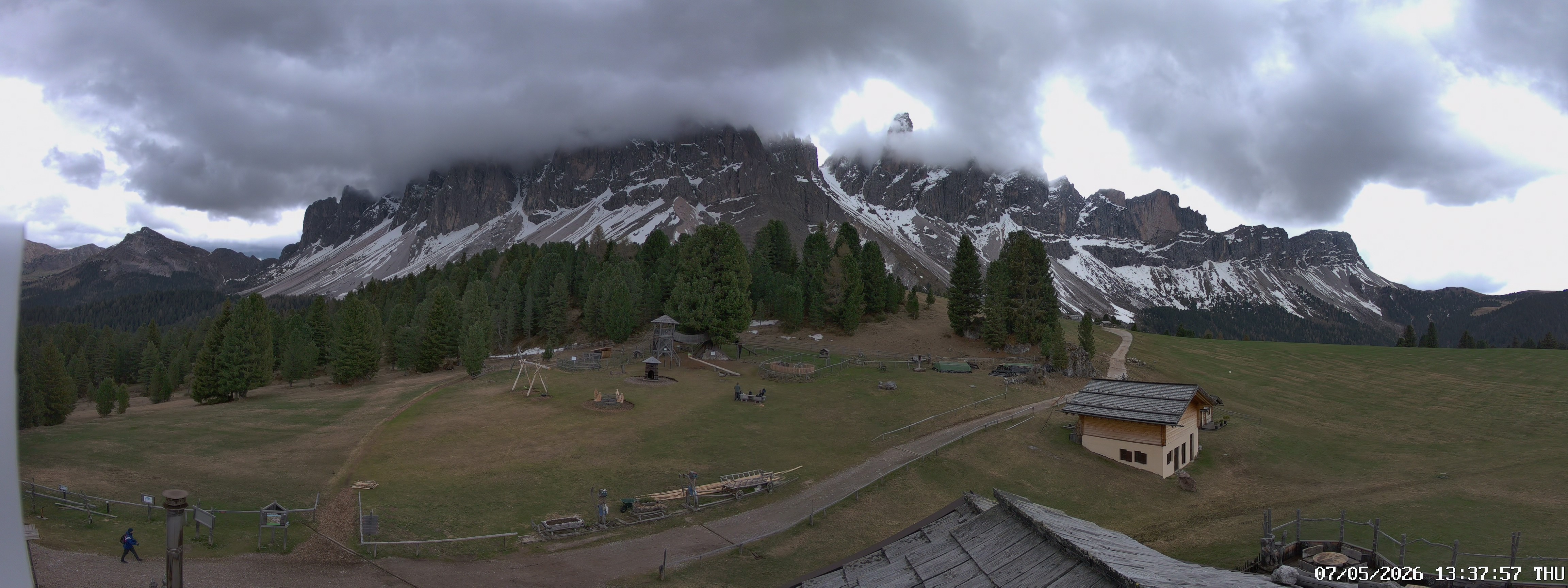Archived image Webcam Mountain Hut Geisleralm - View to Geislerspitzen