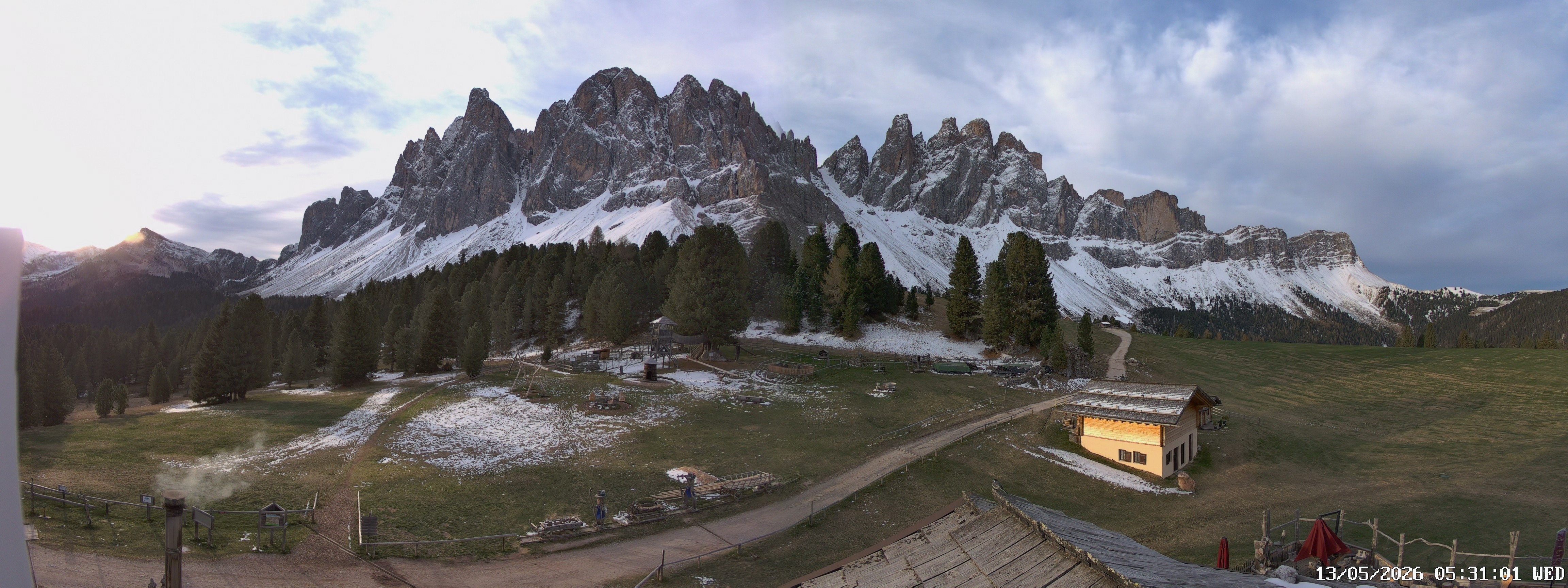 Archived image Webcam Mountain Hut Geisleralm - View to Geislerspitzen