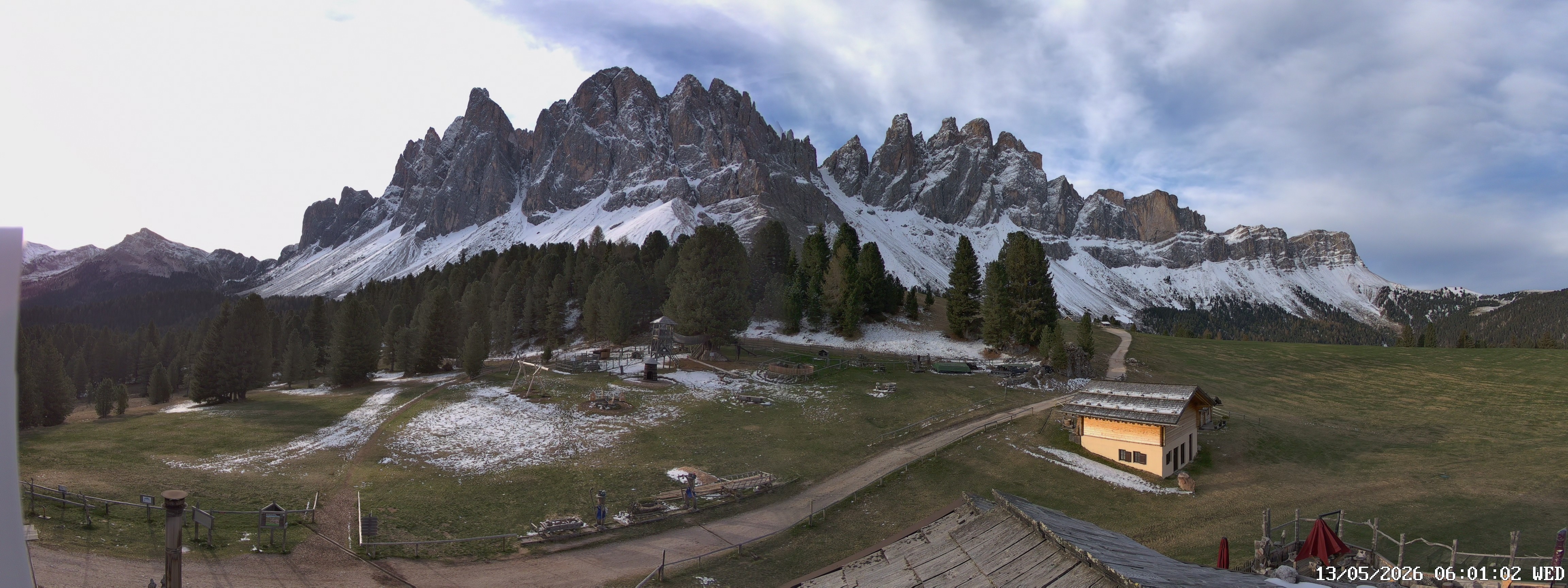 Archived image Webcam Mountain Hut Geisleralm - View to Geislerspitzen