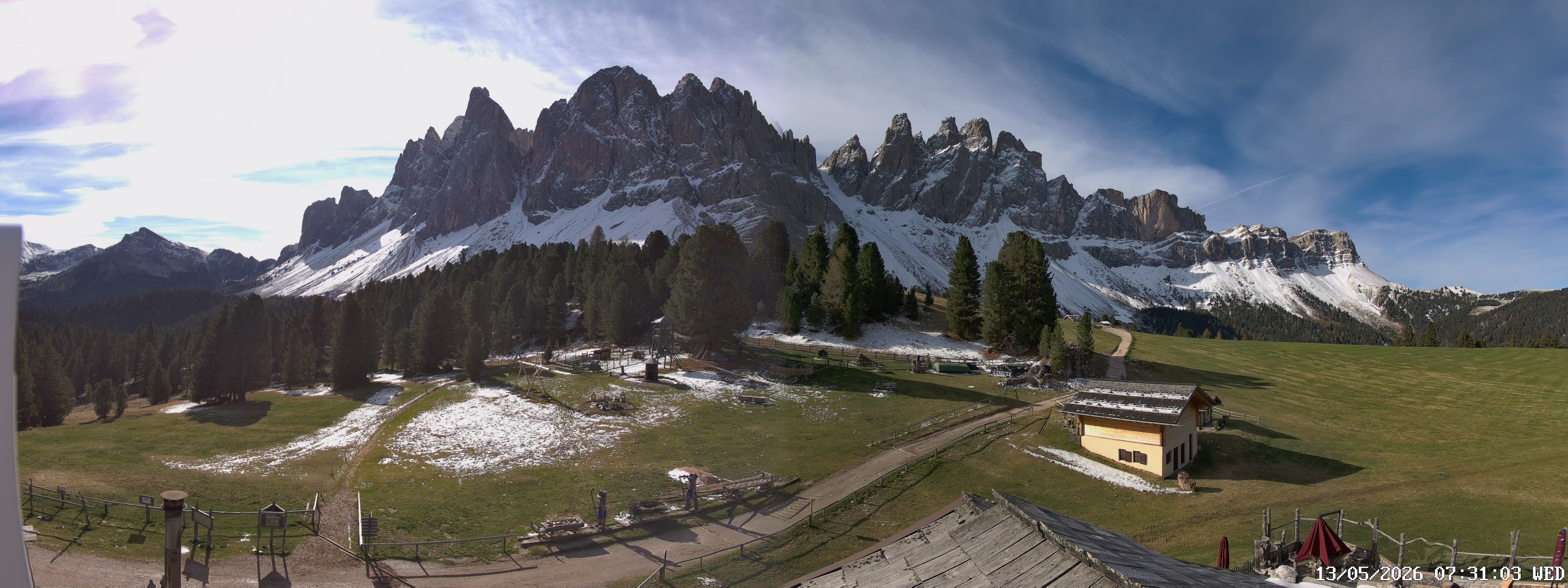 Archived image Webcam Mountain Hut Geisleralm - View to Geislerspitzen