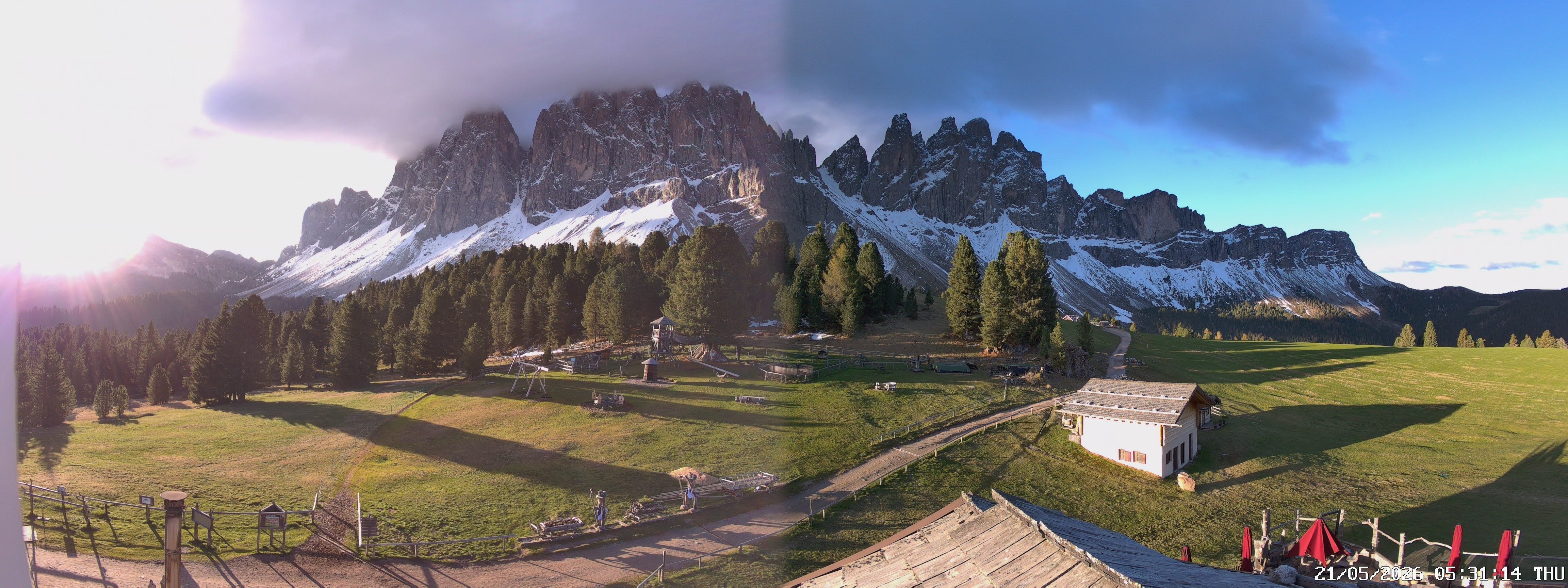Archived image Webcam Mountain Hut Geisleralm - View to Geislerspitzen