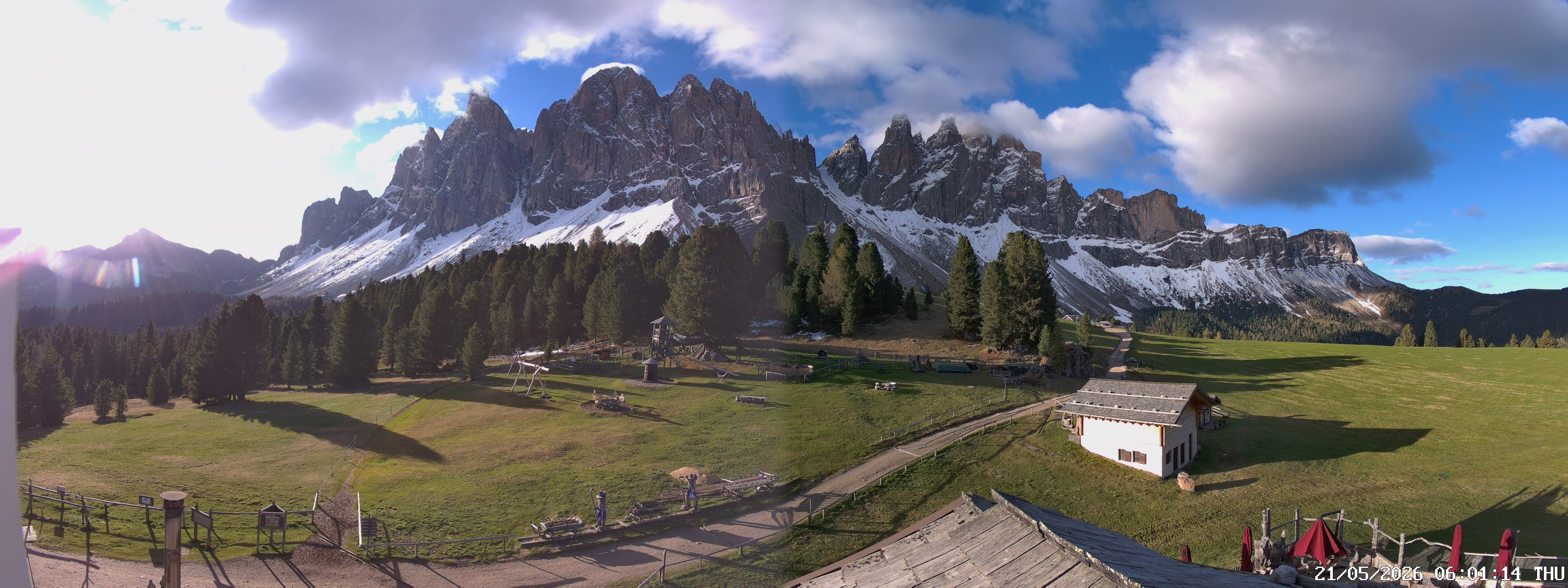 Archived image Webcam Mountain Hut Geisleralm - View to Geislerspitzen