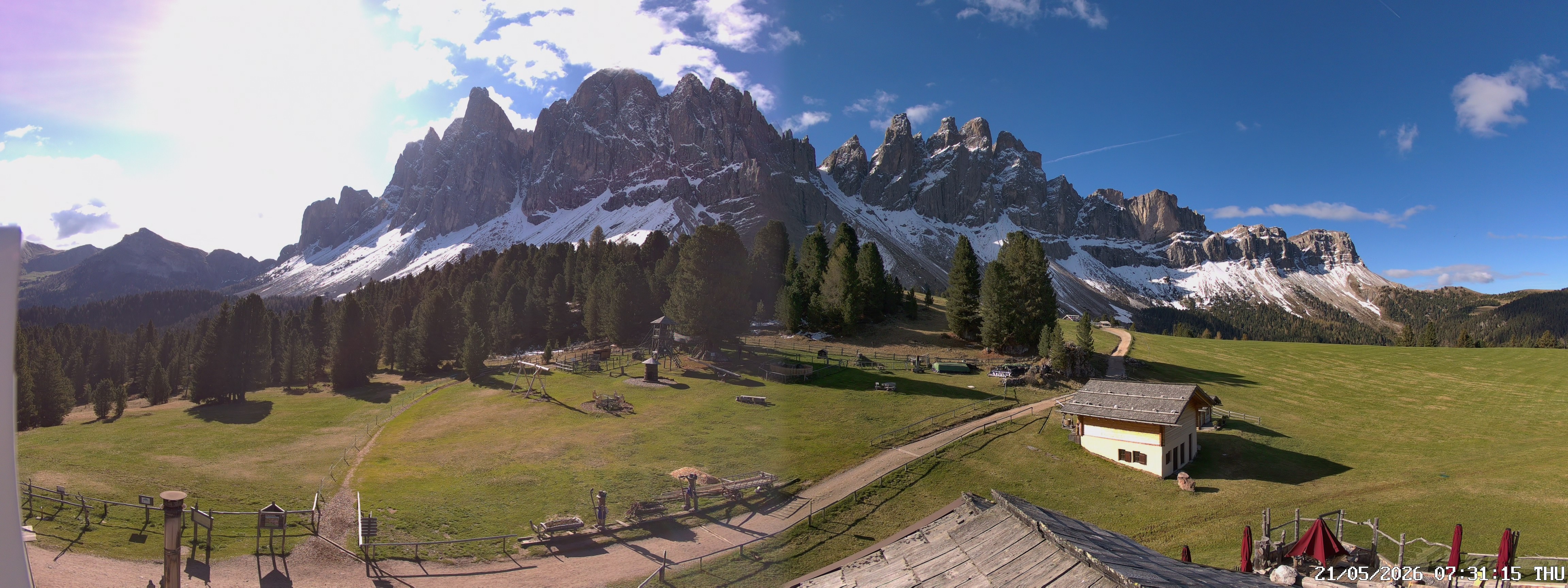 Archived image Webcam Mountain Hut Geisleralm - View to Geislerspitzen